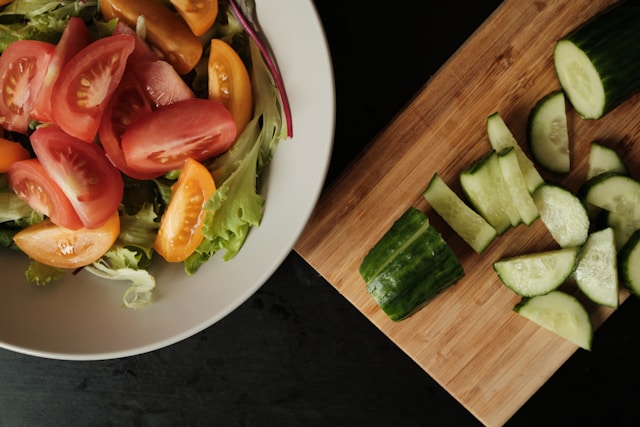 fruit in bowl and chopping board