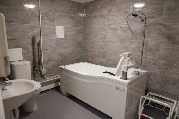 Specialist bath