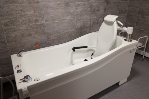 Specialist bath