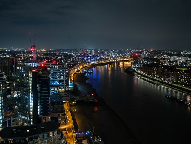 the thames at night
